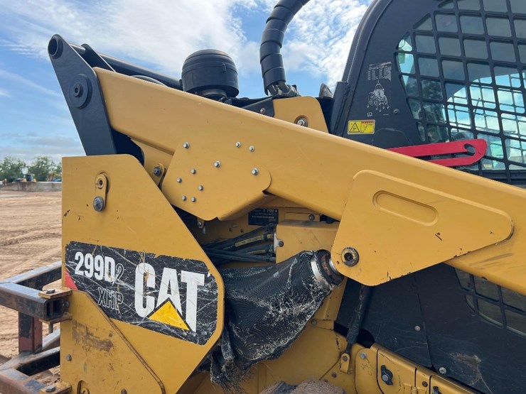 2019-caterpillar-299d2-xhp-image-22