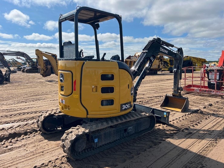 2023-deere-30g-image-4
