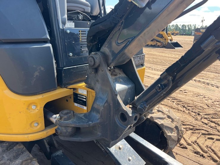 2023-deere-30g-image-26