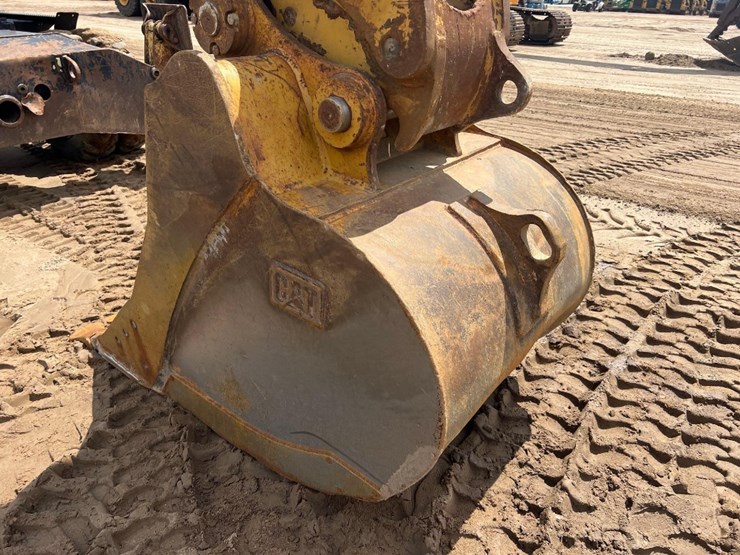 2011-caterpillar-m318d-image-21