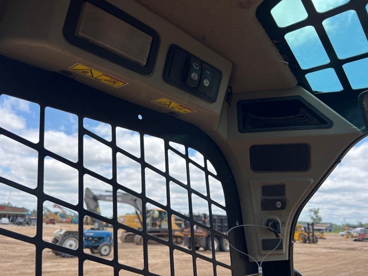 2015-caterpillar-259d-image-29