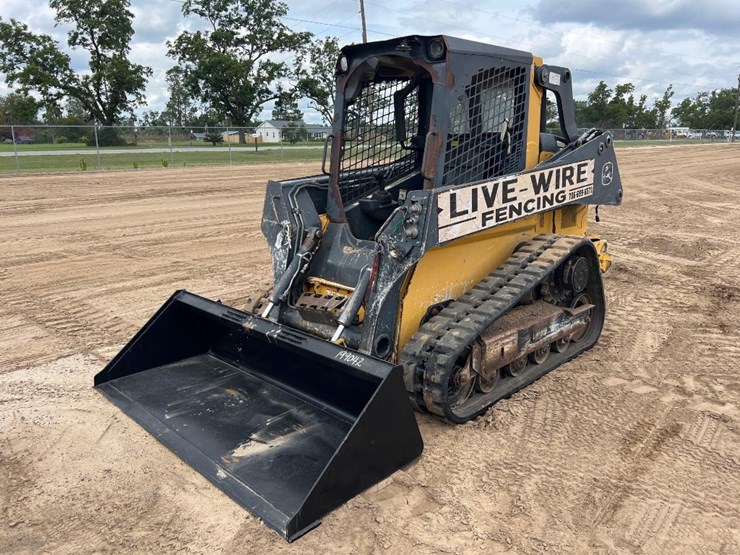 2015-deere-319e-image-8