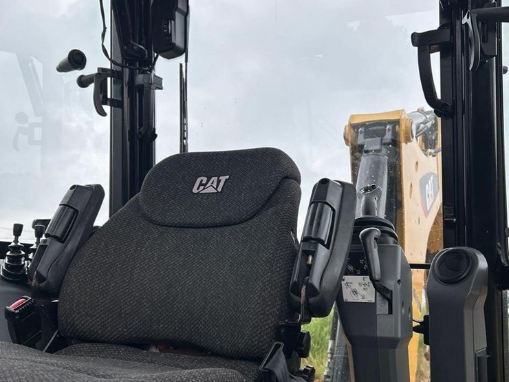 2018-caterpillar-420f2-it-image-42
