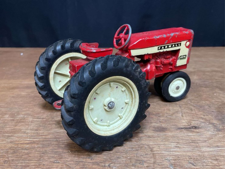 1/16-farmall-404-ertl-image-6