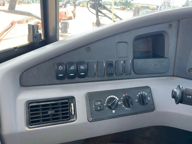2012-volvo-a40f-image-33