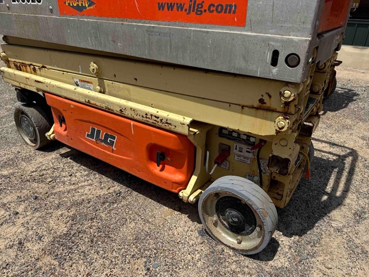 2009-jlg-1930es-image-7