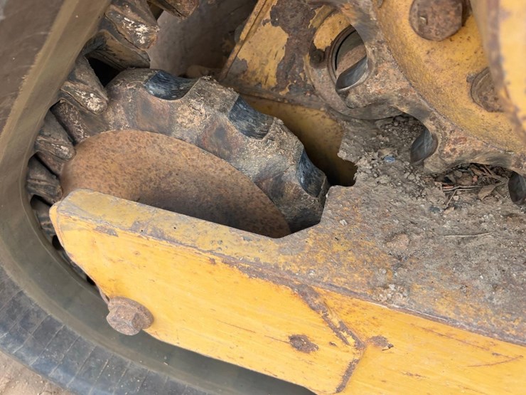 2015-caterpillar-259d-image-19