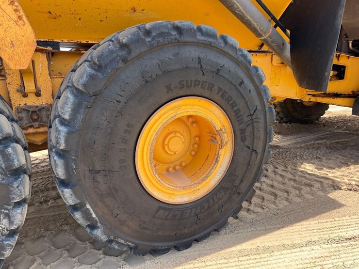 2012-volvo-a40f-image-13