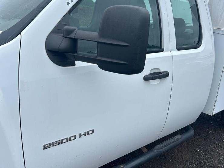 2013-chevrolet-2500hd-image-9