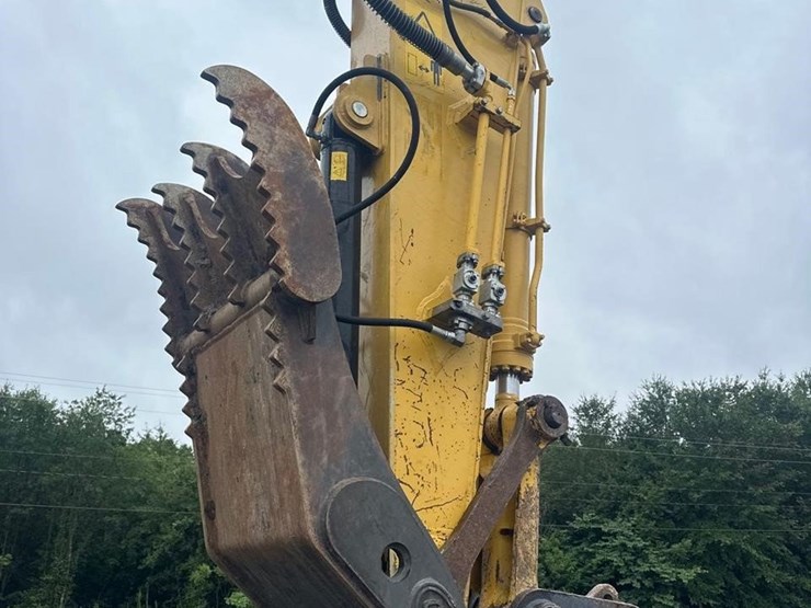 2021-komatsu-pc210-lc-11-image-11