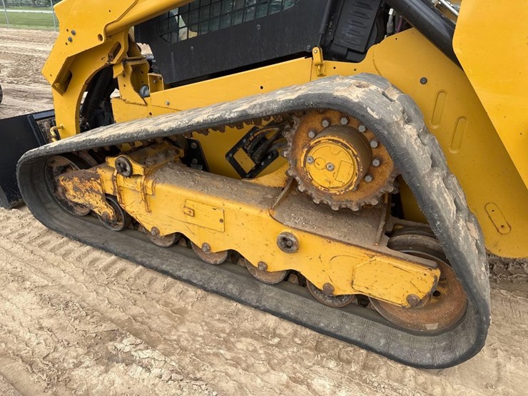 2022-caterpillar-299d3-image-9