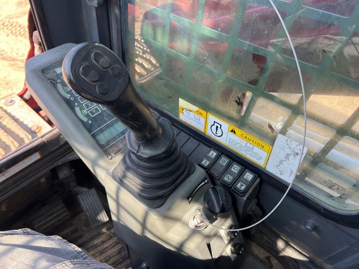 2016-takeuchi-tl8-image-26