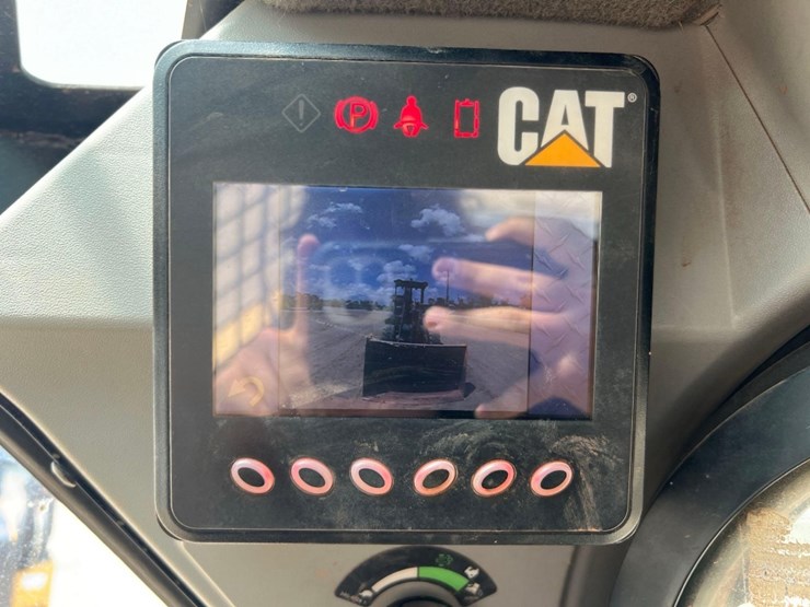 2015-caterpillar-259d-image-36