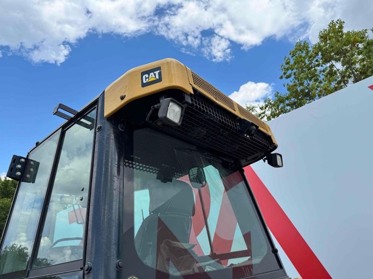 2016-caterpillar-d6k-image-60