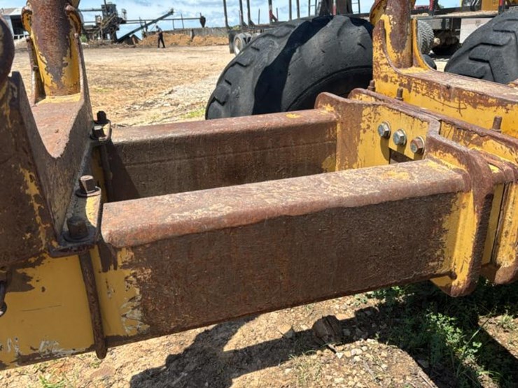 2008-caterpillar-574-image-25