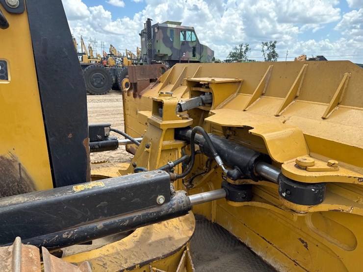 2022-caterpillar-d4-lgp-image-12