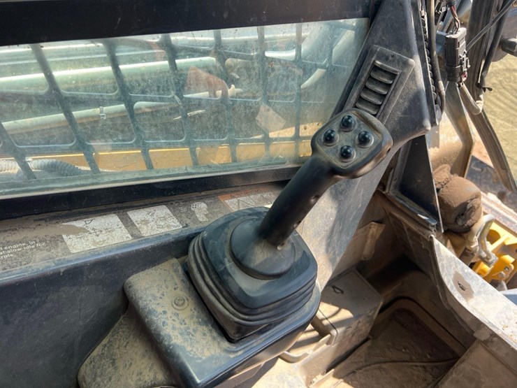 2012-deere-333d-image-26