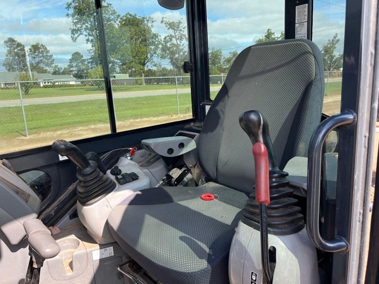 2016-deere-35g-image-31