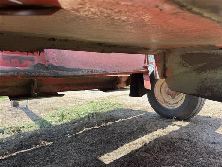 hesston-1010-image-14