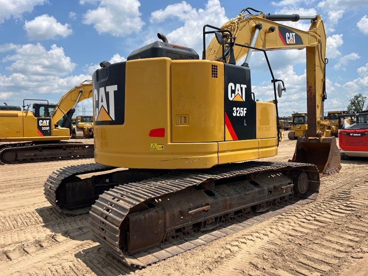 caterpillar-325fl-image-4