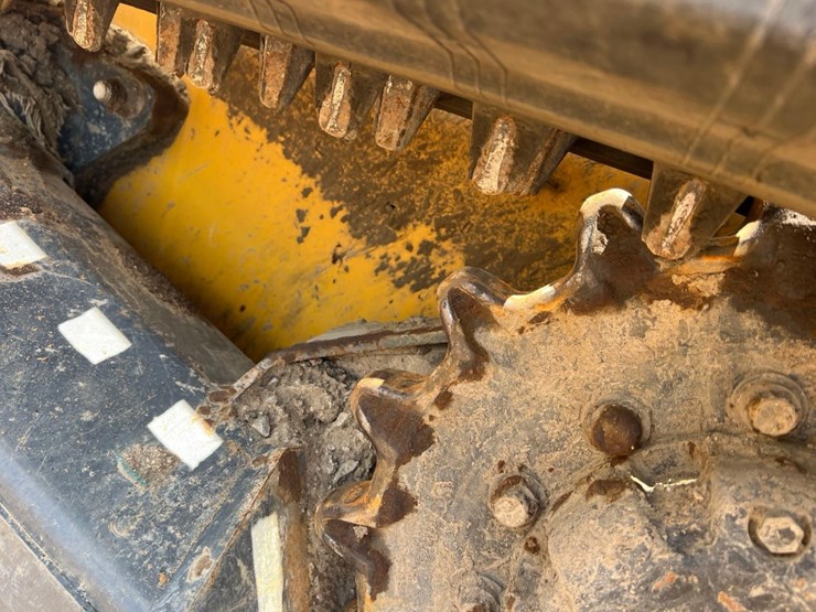 2023-deere-317g-image-24
