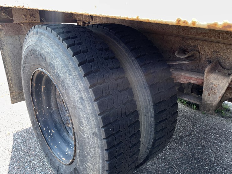#1013-•-1992-freightliner-cummins-(has-mn-title)-image-31