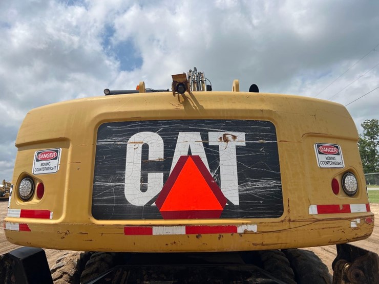 2011-caterpillar-m318d-image-19