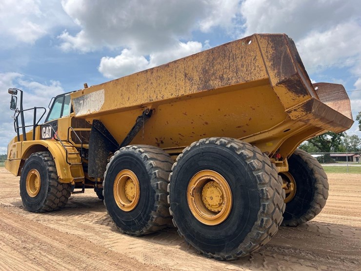 2014-caterpillar-740b-image-2