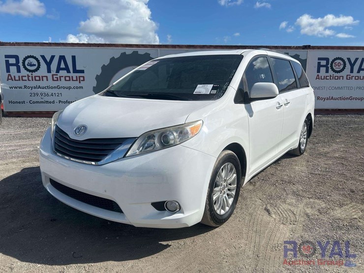 2011-toyota-sienna-image-1