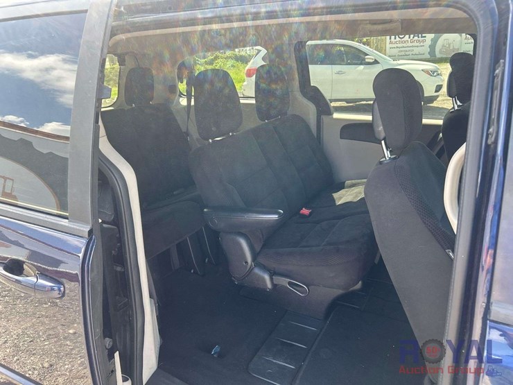 2017-dodge-grand-caravan-se-image-23