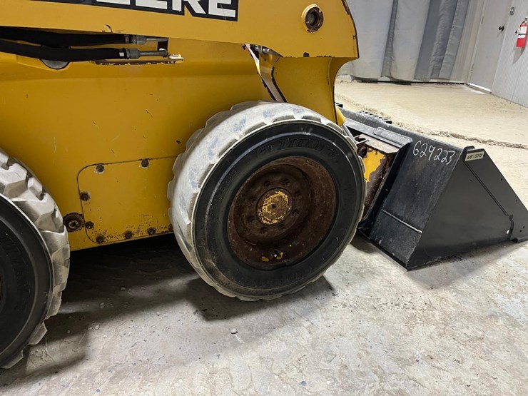 john-deere-317-image-16