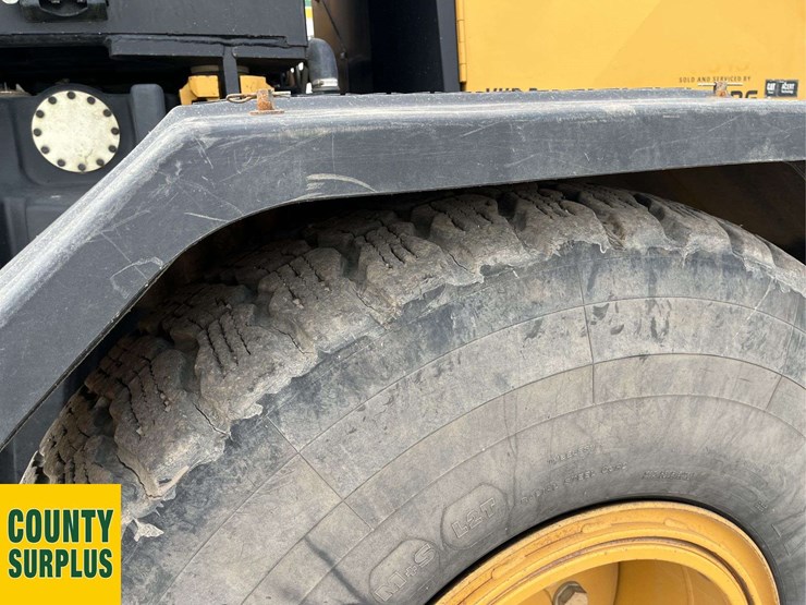 2017-caterpillar-14m-image-14