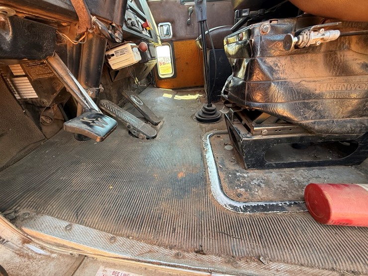 1990-kenworth-t400-image-16