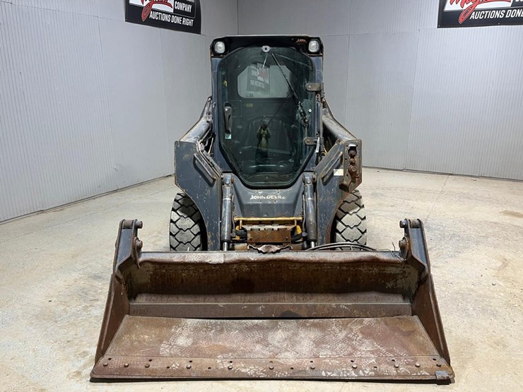 2015-deere-318e-image-8