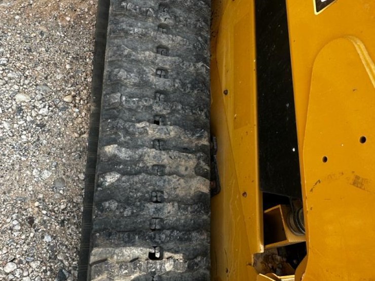 2020-caterpillar-259d3-image-11