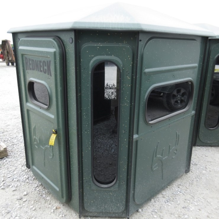 Redneck Buck Palace 360 Hunting Blind