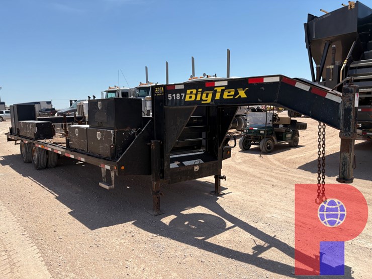 2012-big-tex-26’-x-102”-t/a-gooseneck-tool-transport-trailer-image-2