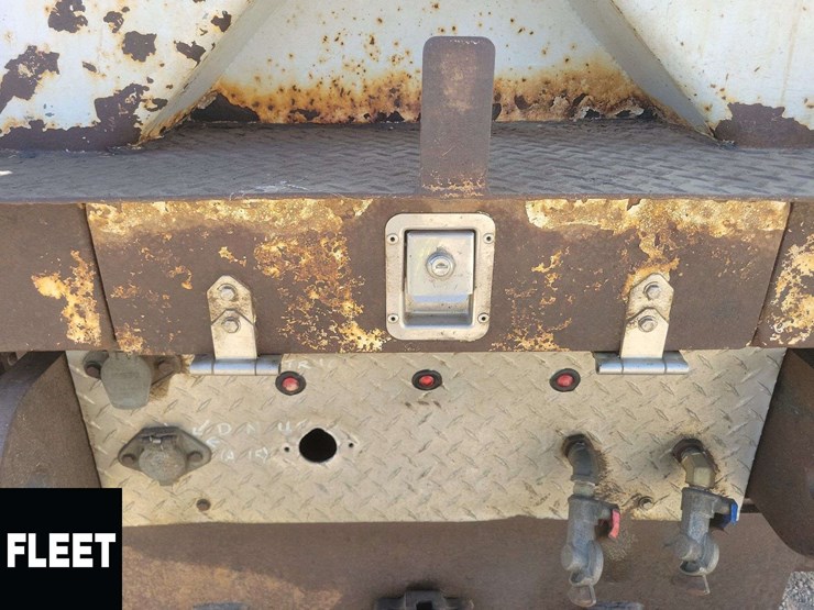 2015-freightliner-108sd-image-26