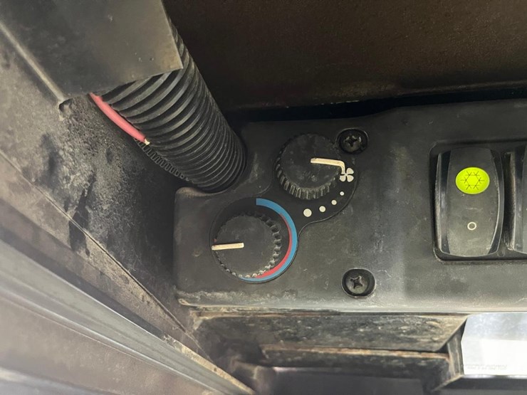 2018-john-deere-328-image-22