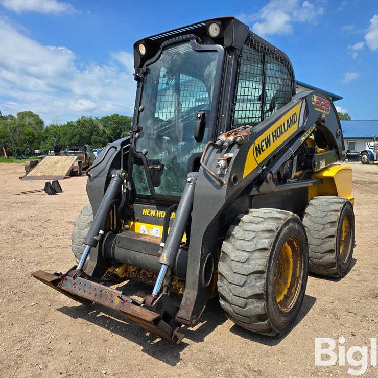 2016 NEW HOLLAND L228