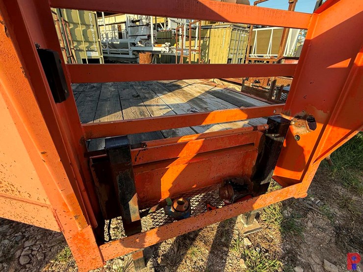 2011-centex-trailers-16’-x-102”-t/a-sgl.-whl.-flatbed-gooseneck-trailer-image-6