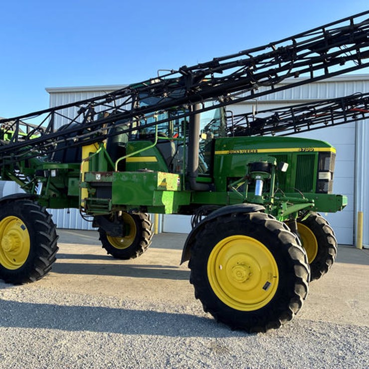 1999 JOHN DEERE 4700