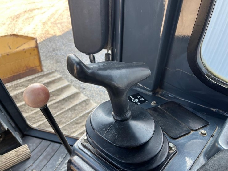 2015-deere-650k-lgp-image-34