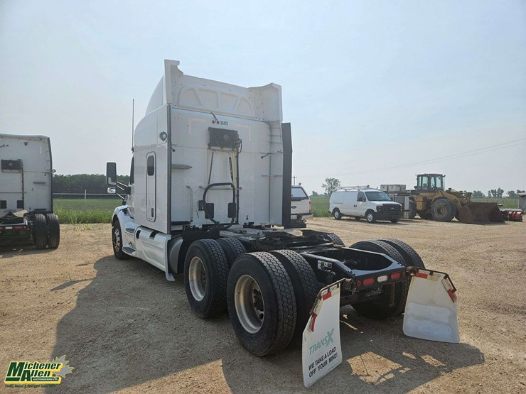 2019-peterbilt-579-image-3