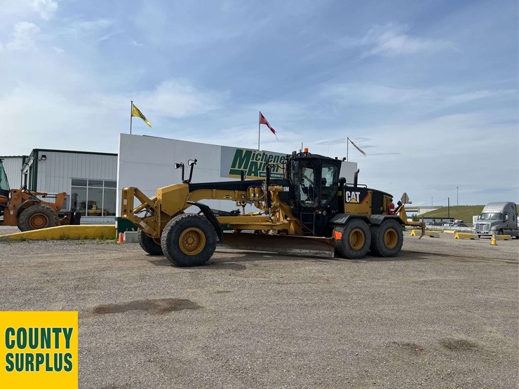 2017-caterpillar-14m-image-1