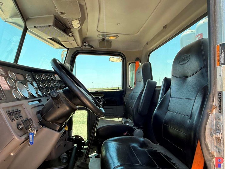 2013-peterbilt-367-image-37