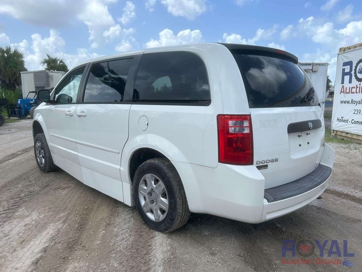 2010-dodge-grand-caravan-se-image-4