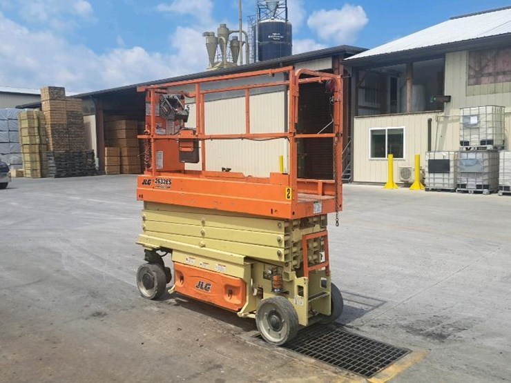 2016-jlg-2632es-image-3