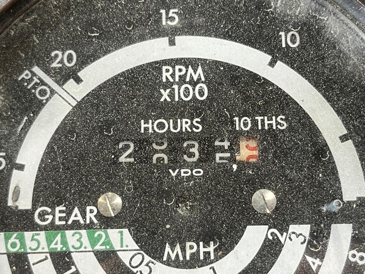 john-deere-2040-image-22