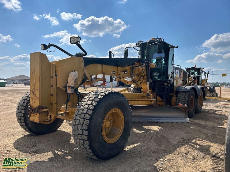 2015-caterpillar-14m-image-1